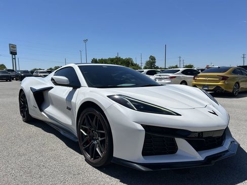 Used 2023 Chevrolet Corvette Z06 RWD image 2