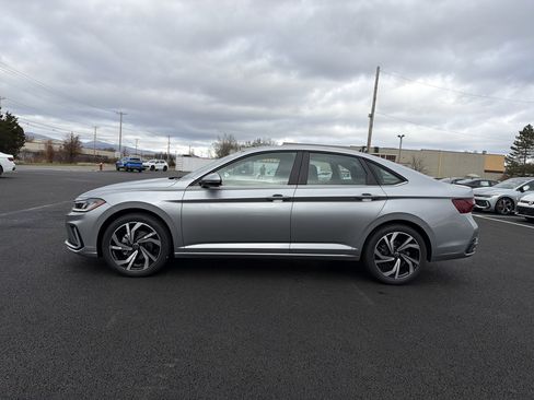 New 2026 Volkswagen Jetta SEL image 9