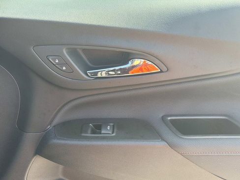 Used 2023 Chevrolet Equinox RS w/ LPO, Floor Liner Package image 15