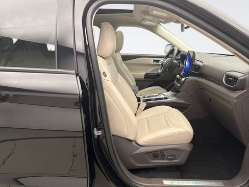 Used 2024 Ford Explorer Platinum w/ Technology Package AWD/4WD image 19