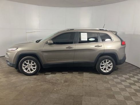 Used 2016 Jeep Cherokee Latitude w/ Comfort/Convenience Group image 2