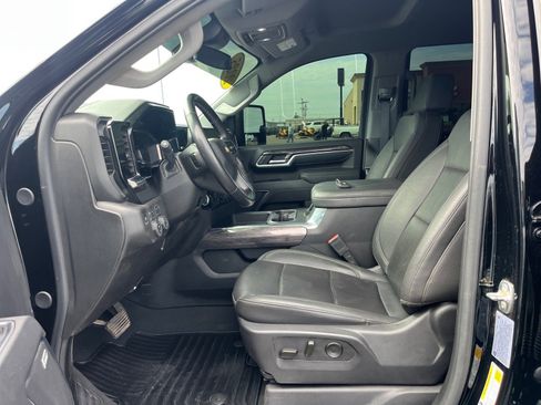 Used 2025 Chevrolet Silverado 3500 LTZ w/ LTZ Convenience Package AWD/4WD image 12
