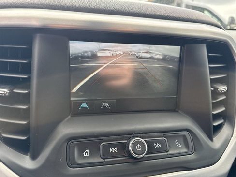 Used 2019 GMC Acadia SLE image 17
