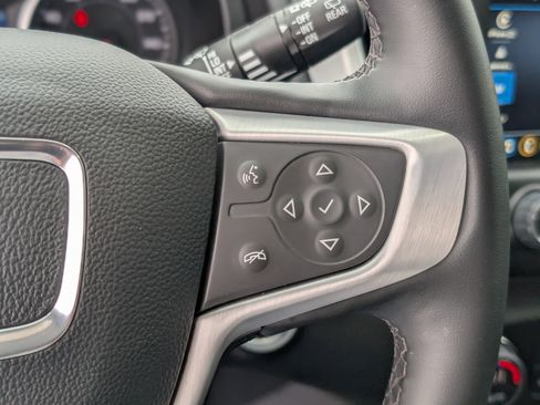 Used 2024 GMC Terrain SLT image 18