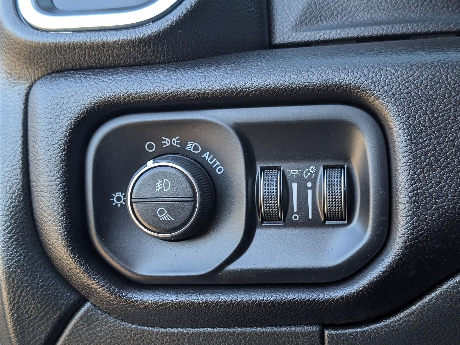 Used 2023 RAM 3500 Laramie AWD/4WD image 25