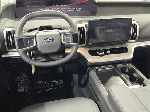 New 2025 Ford Expedition Active image 22