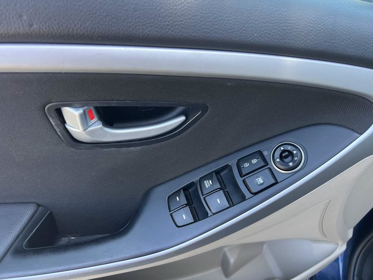 Used 2016 Hyundai Elantra GT FWD image 9