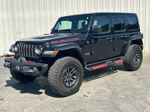 Used 2024 Jeep Wrangler Unlimited Rubicon AWD/4WD image 2