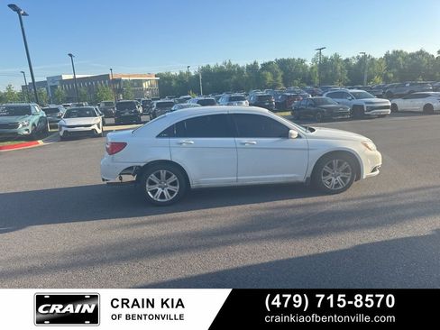 Used 2013 Chrysler 200 Touring FWD image 14