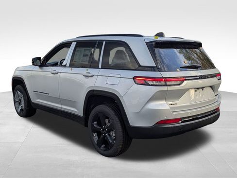 New 2025 Jeep Grand Cherokee Limited w/ Black Appearance Package image 5