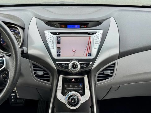 Used 2011 Hyundai Elantra GLS w/ Navigation Pkg 4 image 18