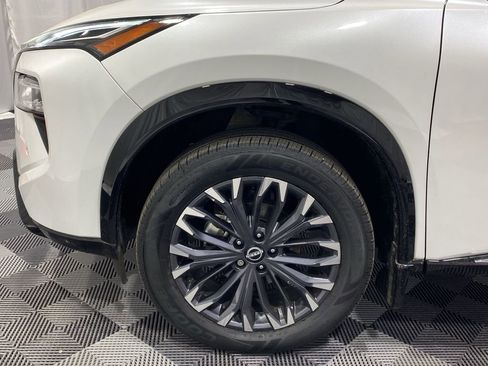 Used 2024 Nissan Rogue Platinum image 19