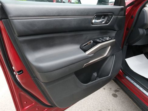 Used 2025 Nissan Pathfinder Platinum AWD/4WD image 15