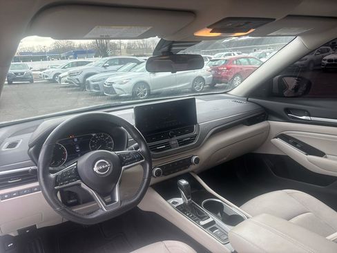 Used 2023 Nissan Altima 2.5 SV w/ SV Premium Package image 24