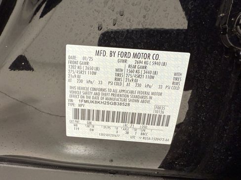 Used 2025 Ford Explorer ST-Line w/ ST-Line Street Pack image 15