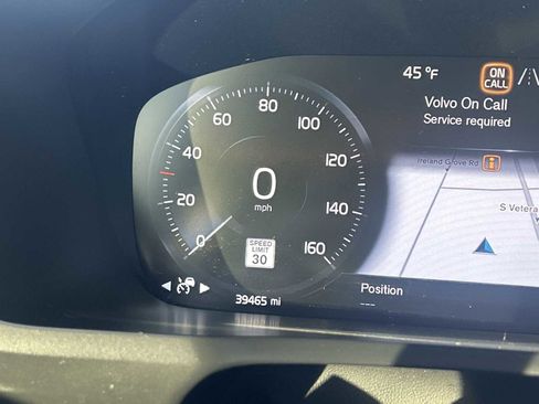 Used 2022 Volvo XC90 T6 Momentum w/ Climate Package image 12