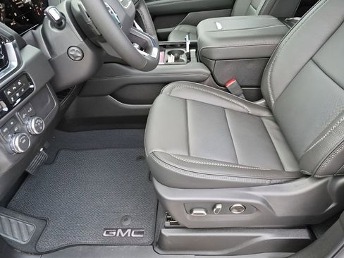 New 2026 GMC Yukon Denali image 32