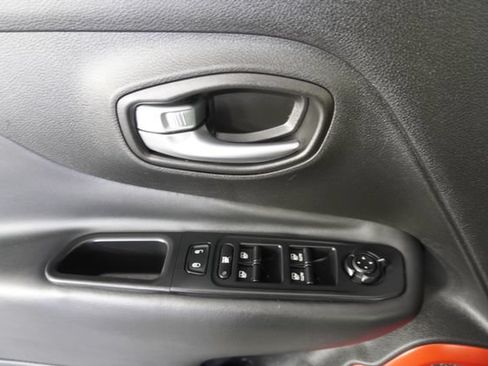 Used 2017 Jeep Renegade Trailhawk AWD/4WD image 20