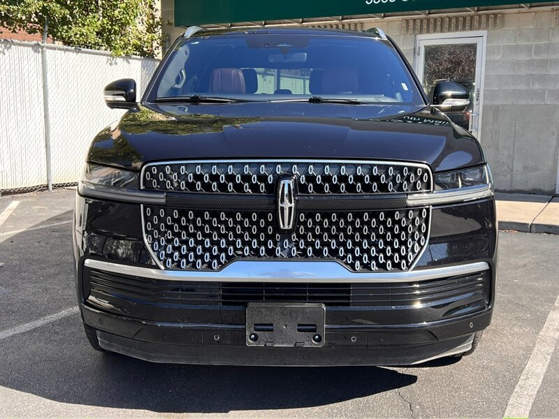 Used 2025 Lincoln Navigator Reserve AWD/4WD image 2