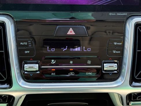 Certified 2023 Kia Sorento SX AWD/4WD image 30