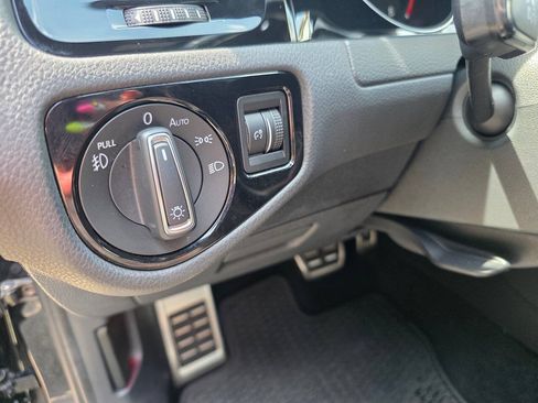 Used 2018 Volkswagen GTI SE FWD image 16