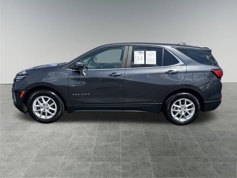 Used 2022 Chevrolet Equinox LT image 2