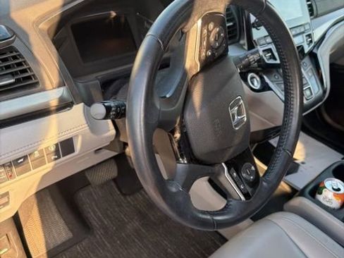 Used 2021 Honda Odyssey Touring image 3