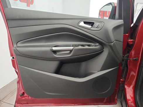 Used 2017 Ford Escape SE w/ Equipment Group 201A image 9