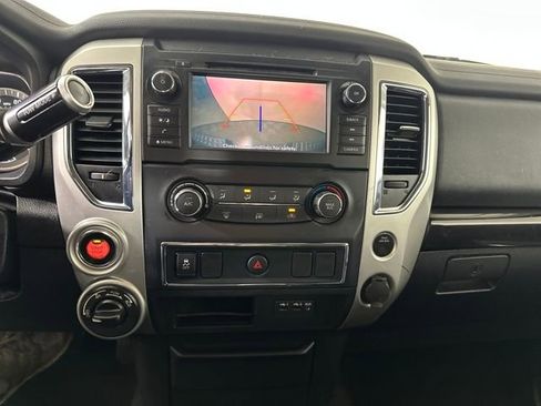 Used 2019 Nissan Titan SV image 22