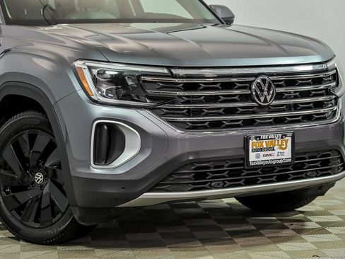 Certified 2024 Volkswagen Atlas SE w/ Black Wheel Package AWD/4WD image 2