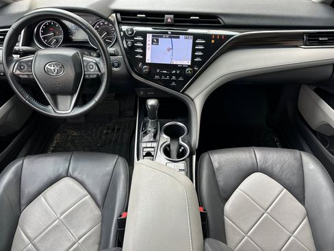 Used 2018 Toyota Camry XLE image 10