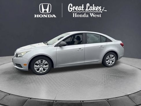 Used 2013 Chevrolet Cruze LS FWD image 13