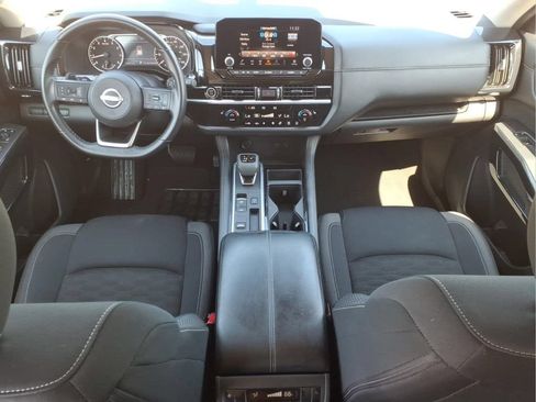 Used 2024 Nissan Pathfinder SV FWD image 17