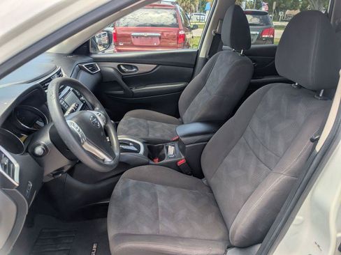 Used 2016 Nissan Rogue SV w/ SV Premium Package FWD image 9