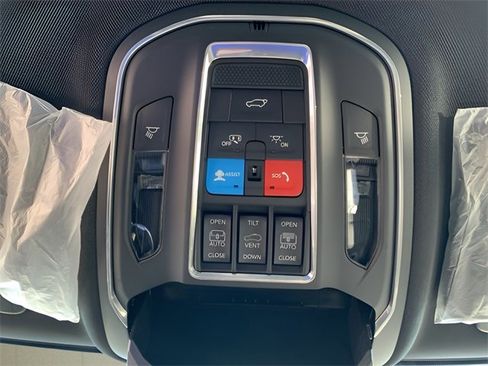 New 2025 Jeep Grand Cherokee Limited w/ Luxury Tech Group II image 28