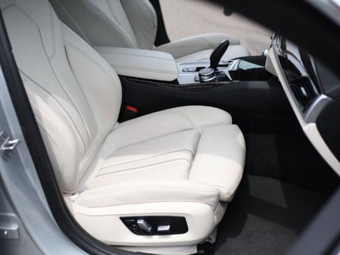 Used 2017 BMW 540i xDrive image 19