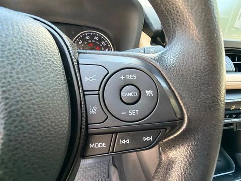 Used 2019 Toyota RAV4 LE FWD image 35
