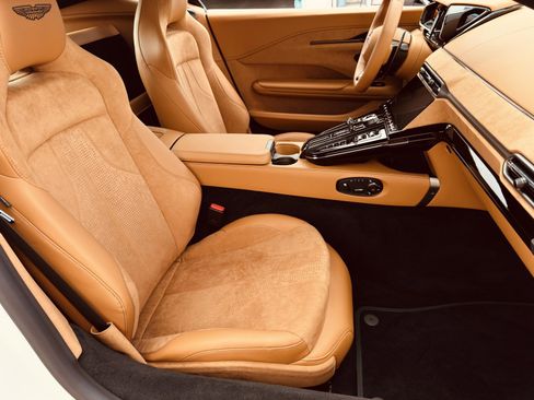 New 2025 Aston Martin V8 Vantage Coupe image 17