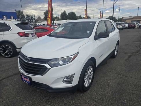 Used 2021 Chevrolet Equinox LS w/ LS Convenience Package AWD/4WD image 3