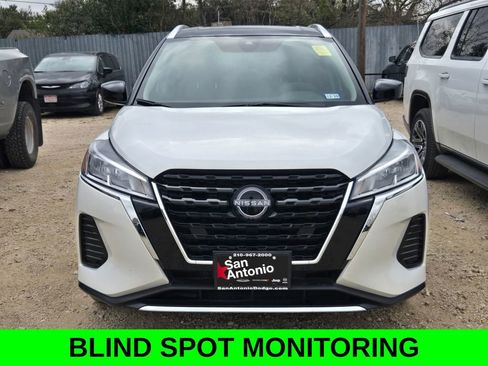 Used 2024 Nissan Kicks SV image 2