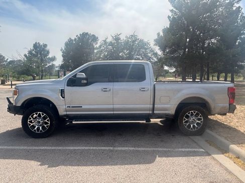 Used 2022 Ford F250 Lariat w/ Lariat Value Package AWD/4WD image 2