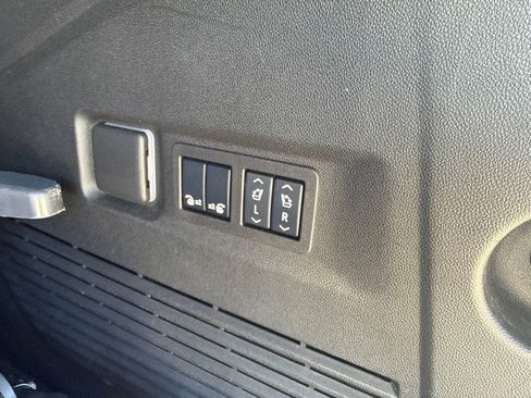 Used 2025 Chevrolet Suburban High Country AWD/4WD image 8