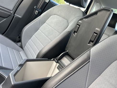 Used 2025 Volkswagen Jetta SE w/ Sunroof Package image 39