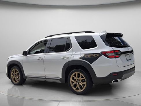 Used 2023 Honda Pilot Touring image 8