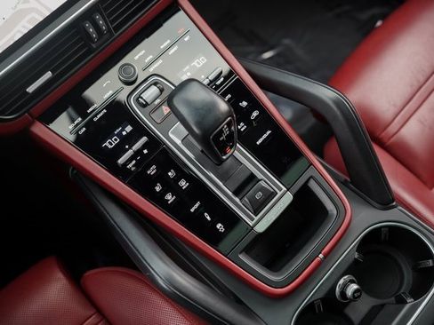 Used 2021 Porsche Cayenne S image 33