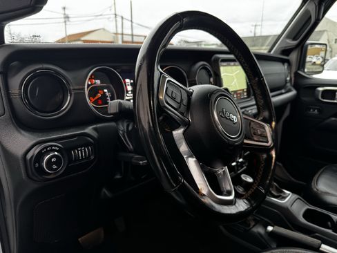 Used 2022 Jeep Gladiator Overland image 17