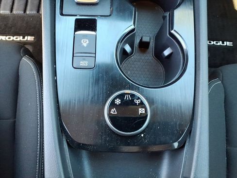 Used 2025 Nissan Rogue S image 11