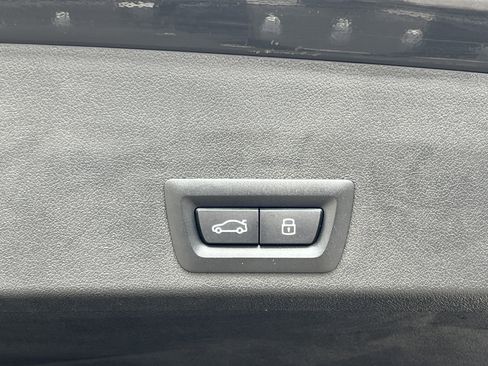 Used 2025 BMW XM image 33