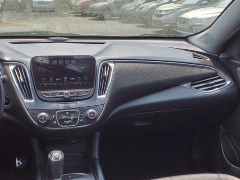Used 2017 Chevrolet Malibu LT image 12