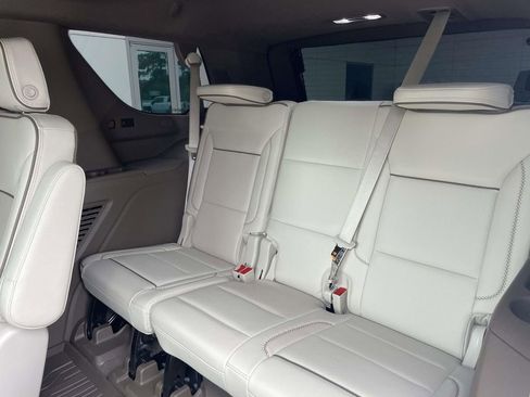 Used 2025 GMC Yukon Denali w/ Denali Reserve Package RWD image 10
